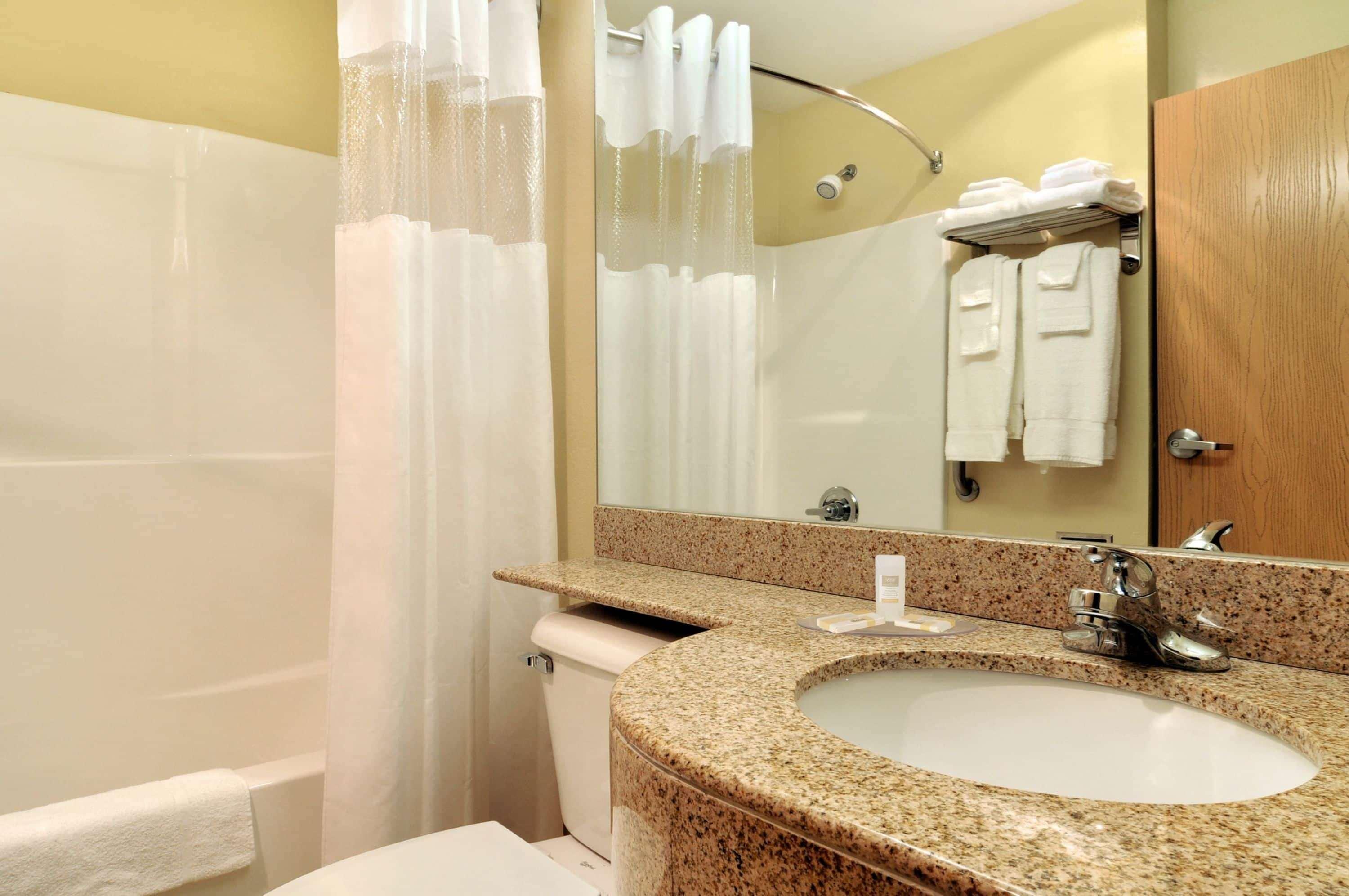 Microtel Inn & Suites Huntsville Room photo