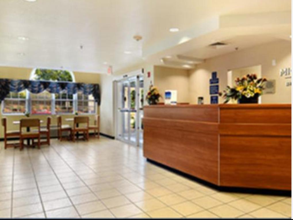 Microtel Inn & Suites Huntsville Interior photo